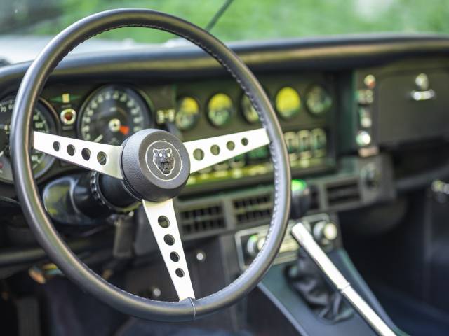 Jaguar E-Type V12