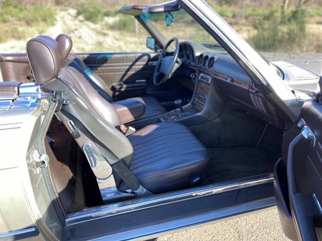 Mercedes-Benz 560 SL