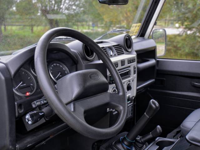 Land Rover Defender 110