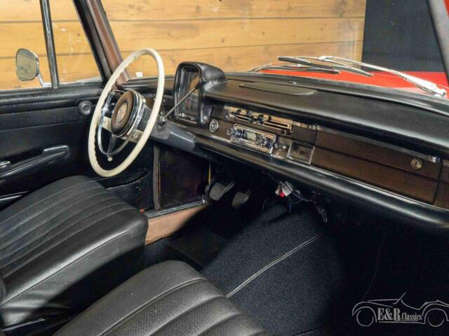 Mercedes-Benz 230 S