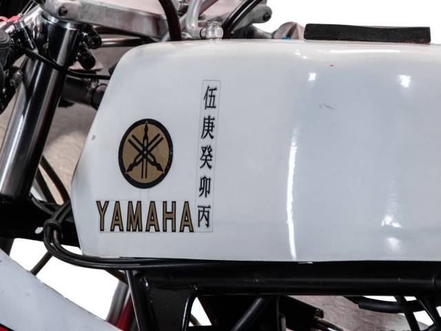 Yamaha R 5