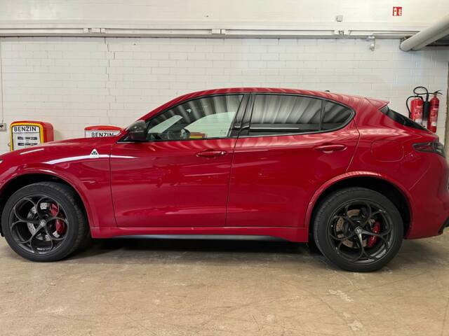 Bild 1/19 von Alfa Romeo Stelvio 2.9 QV "Racing" (2021)