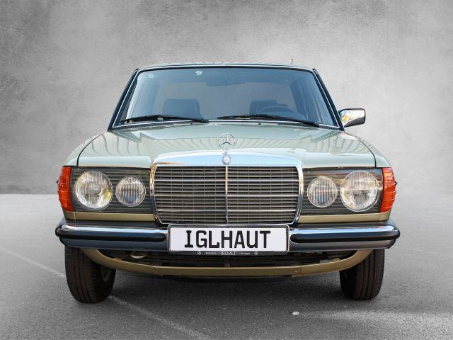 Mercedes-Benz 230 E
