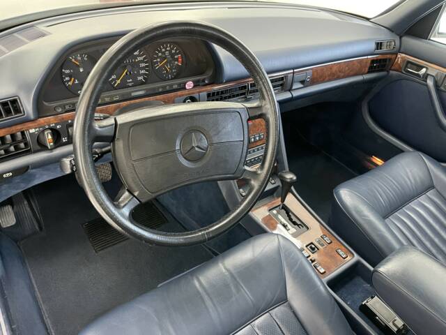Mercedes-Benz 560 SEL