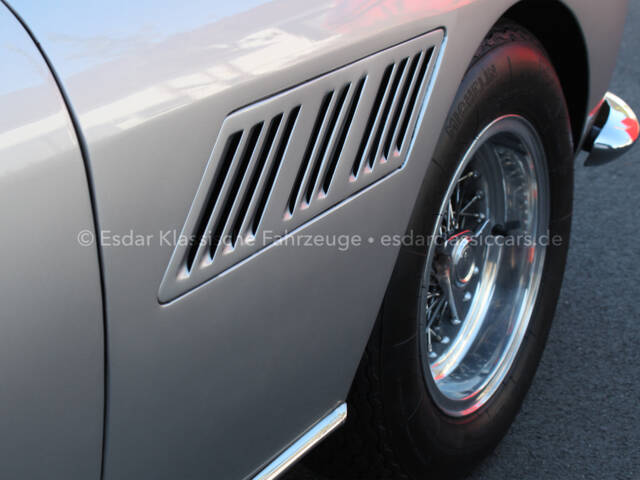 Ferrari 330 GT 2+2