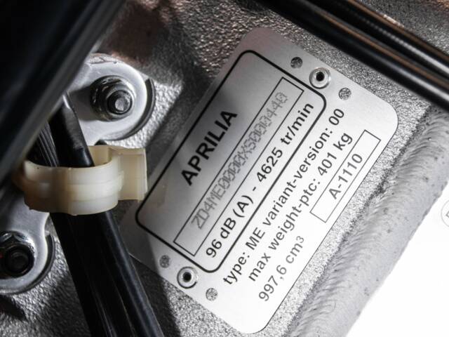 Aprilia RSV 1000 R