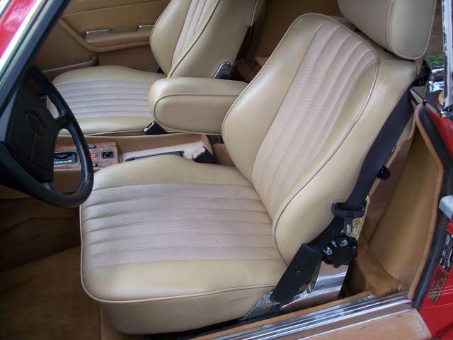 Mercedes-Benz 560 SL