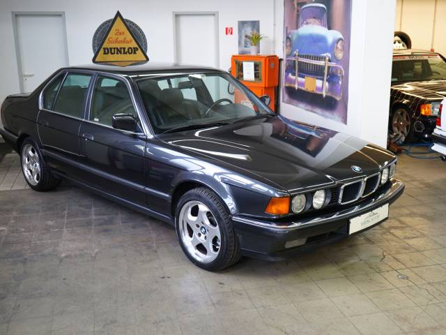 Image 1/42 de BMW 730i (1992)