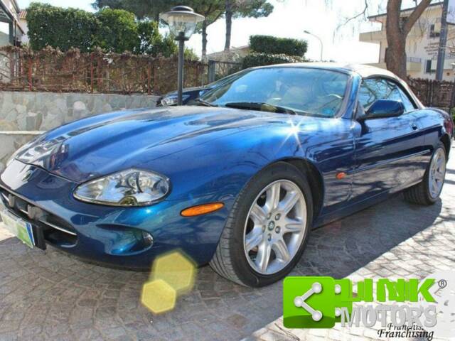 Imagen 1/10 de Jaguar XK8 4.0 (1997)