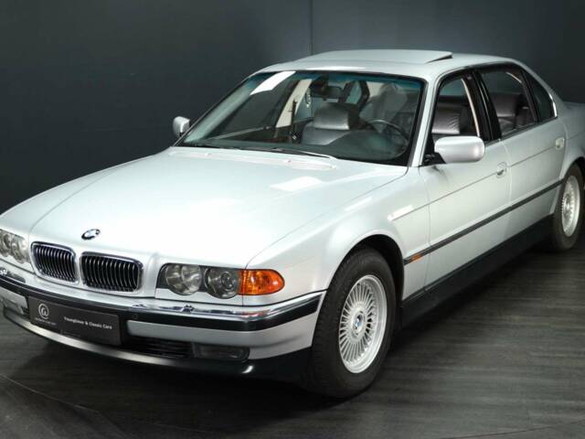 Imagen 1/30 de BMW 750i (1999)
