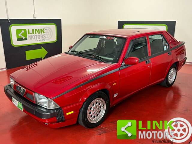 Image 1/10 de Alfa Romeo 75 1.8 Turbo (1989)