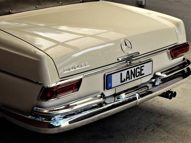 Mercedes-Benz 300 SE