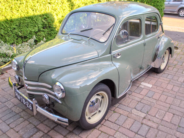 Image 1/29 of Renault 4 CV (1954)