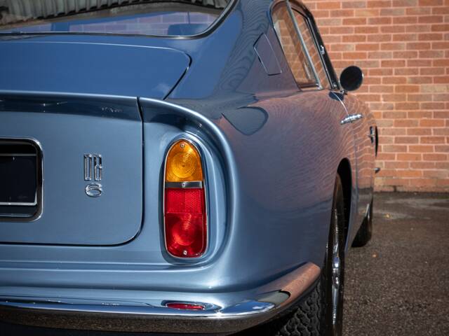 Aston Martin DB 6 Vantage
