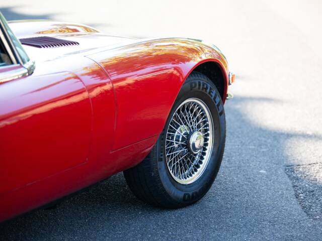 Jaguar E-Type V12 (2+2)