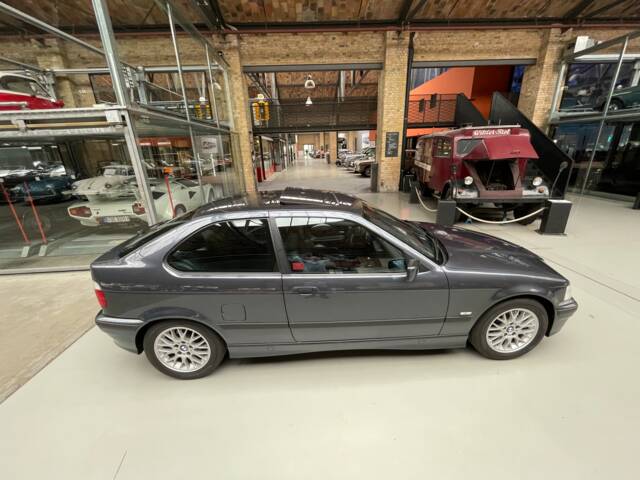 BMW 323ti Compact