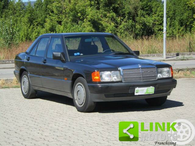 Image 1/7 de Mercedes-Benz 190 E 1.8 (1993)