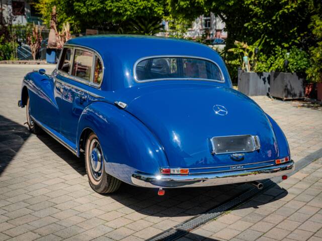 Mercedes-Benz 300