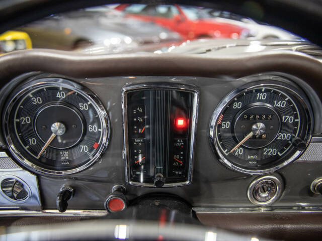 Mercedes-Benz 280 SL