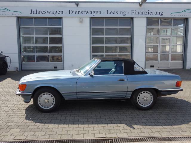 Mercedes-Benz 560 SL