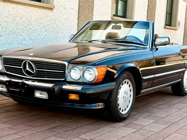 Mercedes-Benz 560 SL