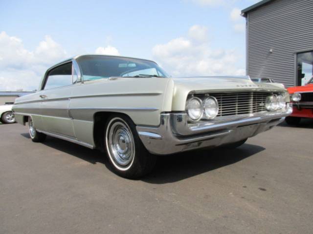 Bild 1/15 von Oldsmobile Super 88 Hardtop Coupé (1962)