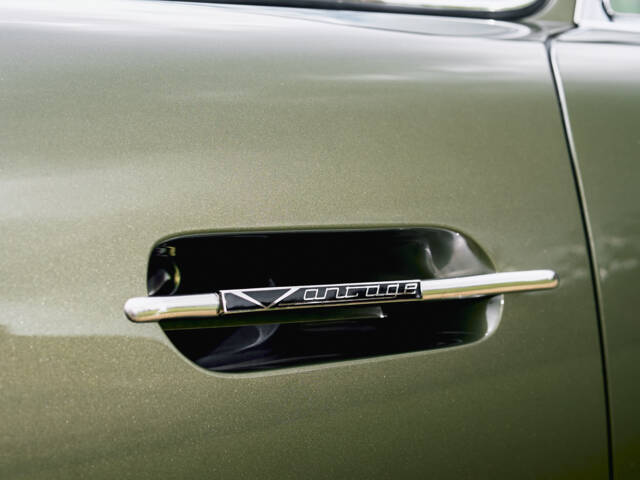 Aston Martin DB 6 Mk II