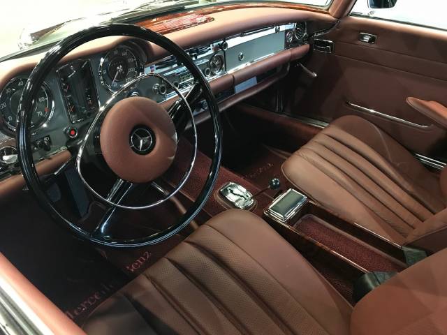Mercedes-Benz 280 SL