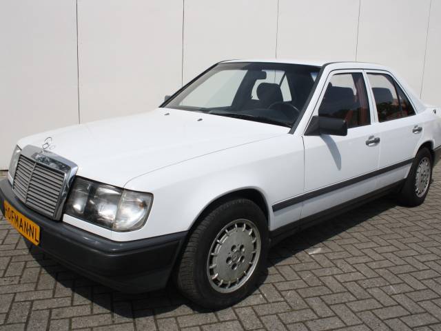 Afbeelding 1/14 van Mercedes-Benz 260 E (1986)