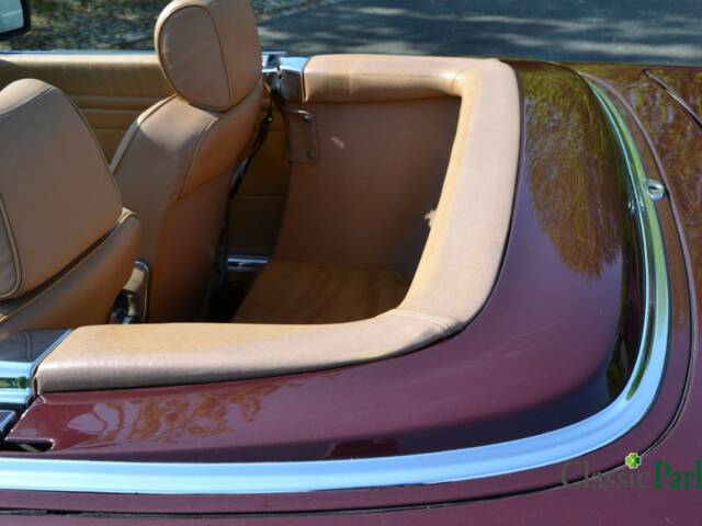 Mercedes-Benz 560 SL