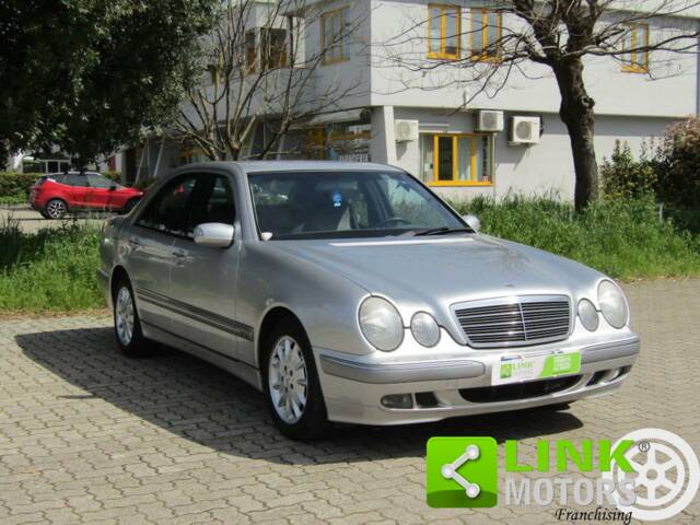 Image 1/10 of Mercedes-Benz E 270 CDI (2000)