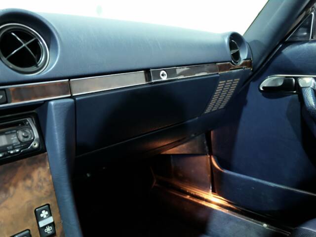 Mercedes-Benz 560 SL