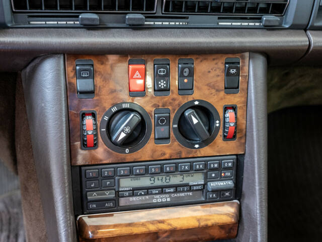 Mercedes-Benz 560 SEC