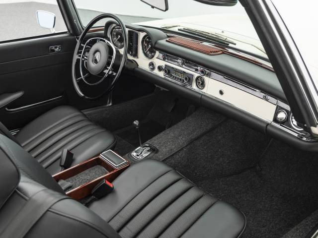 Mercedes-Benz 280 SL