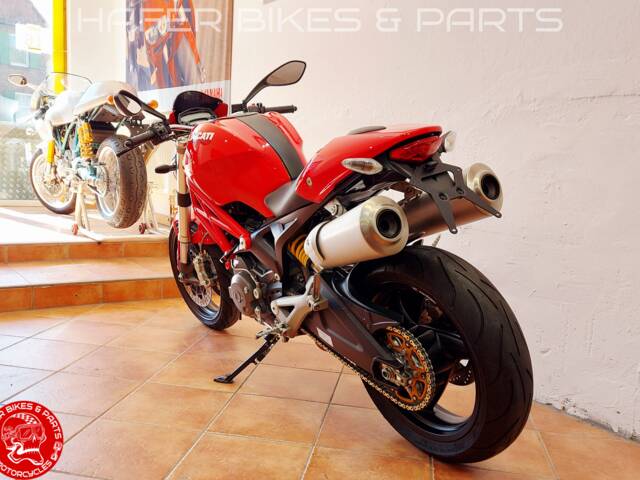 Ducati Monster 696 Plus
