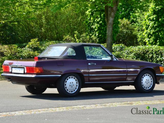 Mercedes-Benz 560 SL