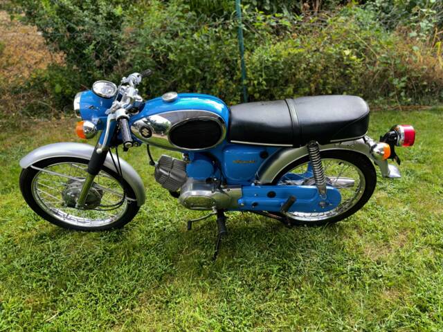 Suzuki A 100