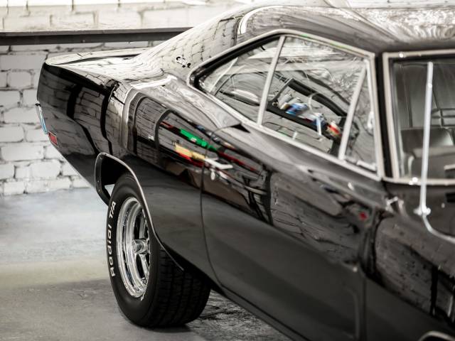 Dodge Charger 318