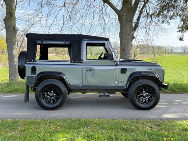 Land Rover Defender 90
