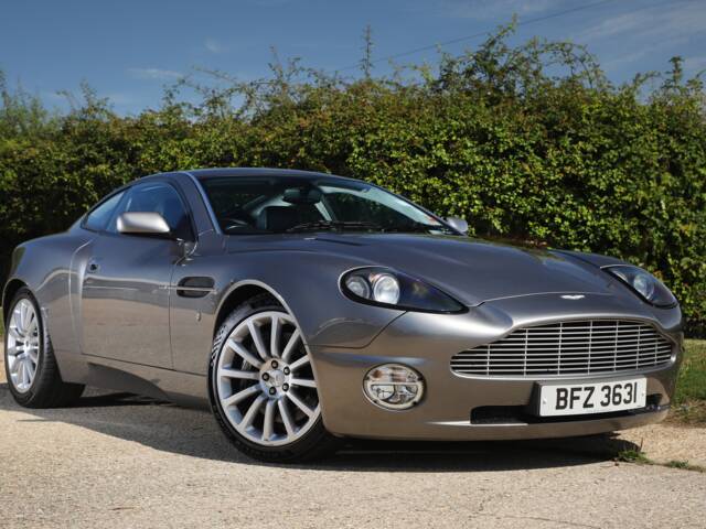 Image 1/22 of Aston Martin V12 Vanquish (2003)