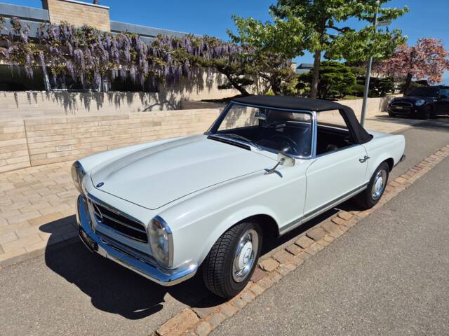 Mercedes-Benz 230 SL
