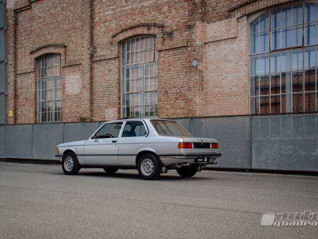 BMW 323i