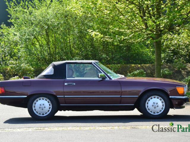 Mercedes-Benz 560 SL