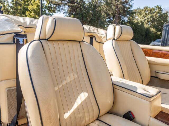 Aston Martin V8 Vantage Volante