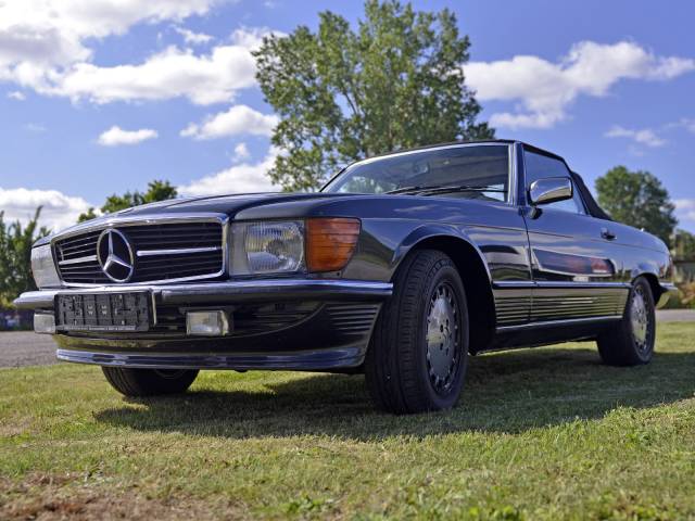 Mercedes-Benz 300 SL - Mercedes Benz 300 SL R107