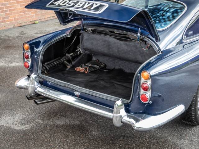 Aston Martin DB 4