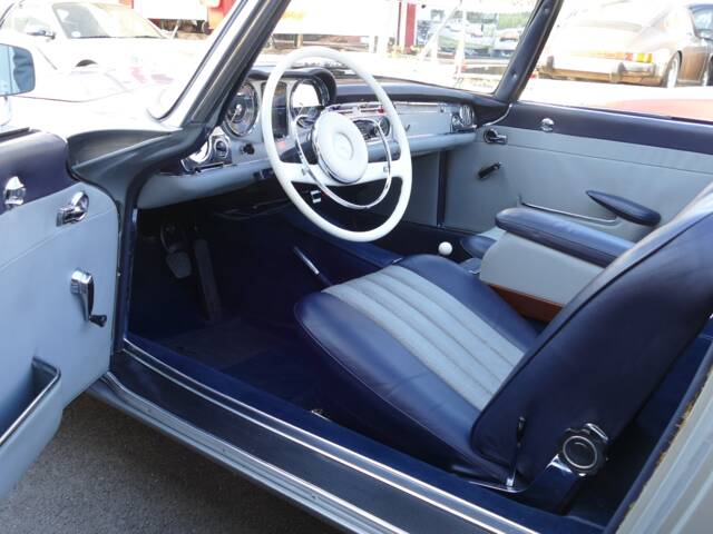 Mercedes-Benz 230 SL