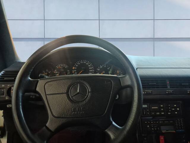 Mercedes-Benz SL 320