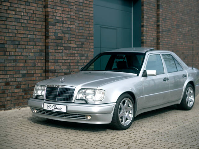 Imagen 1/20 de Mercedes-Benz E 60 AMG (1993)