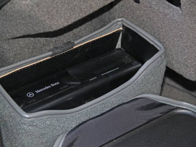 Mercedes-Benz E 320